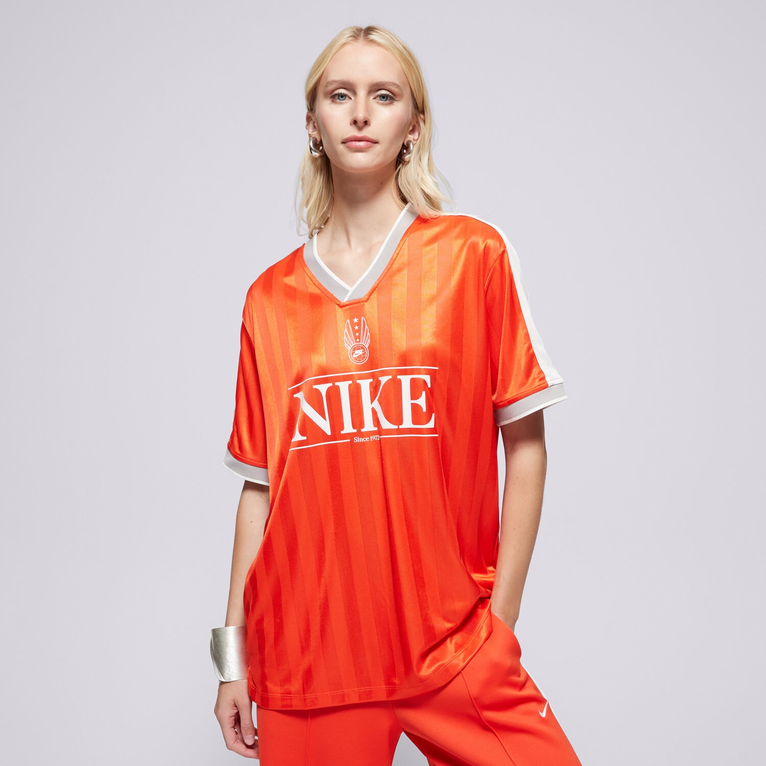 dámské tričko NIKE TRIČKO W NSW V NECK JERSEY IH8504-633 ČERNÁ