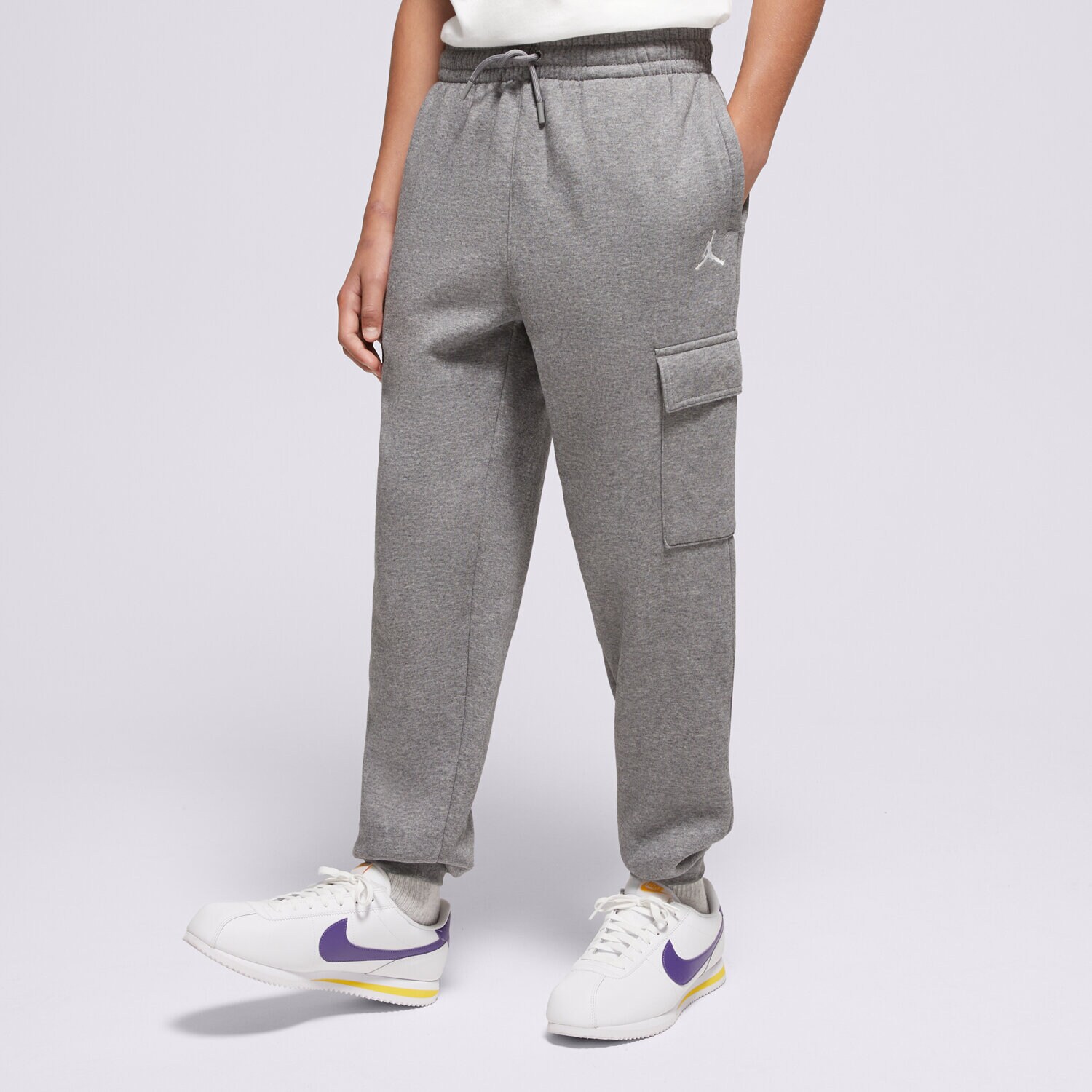 dětské kalhoty JORDAN KALHOTY  MY BROOKLYN ESS FLC CARGO PANT BOY 95F105-GEH ŠEDÁ