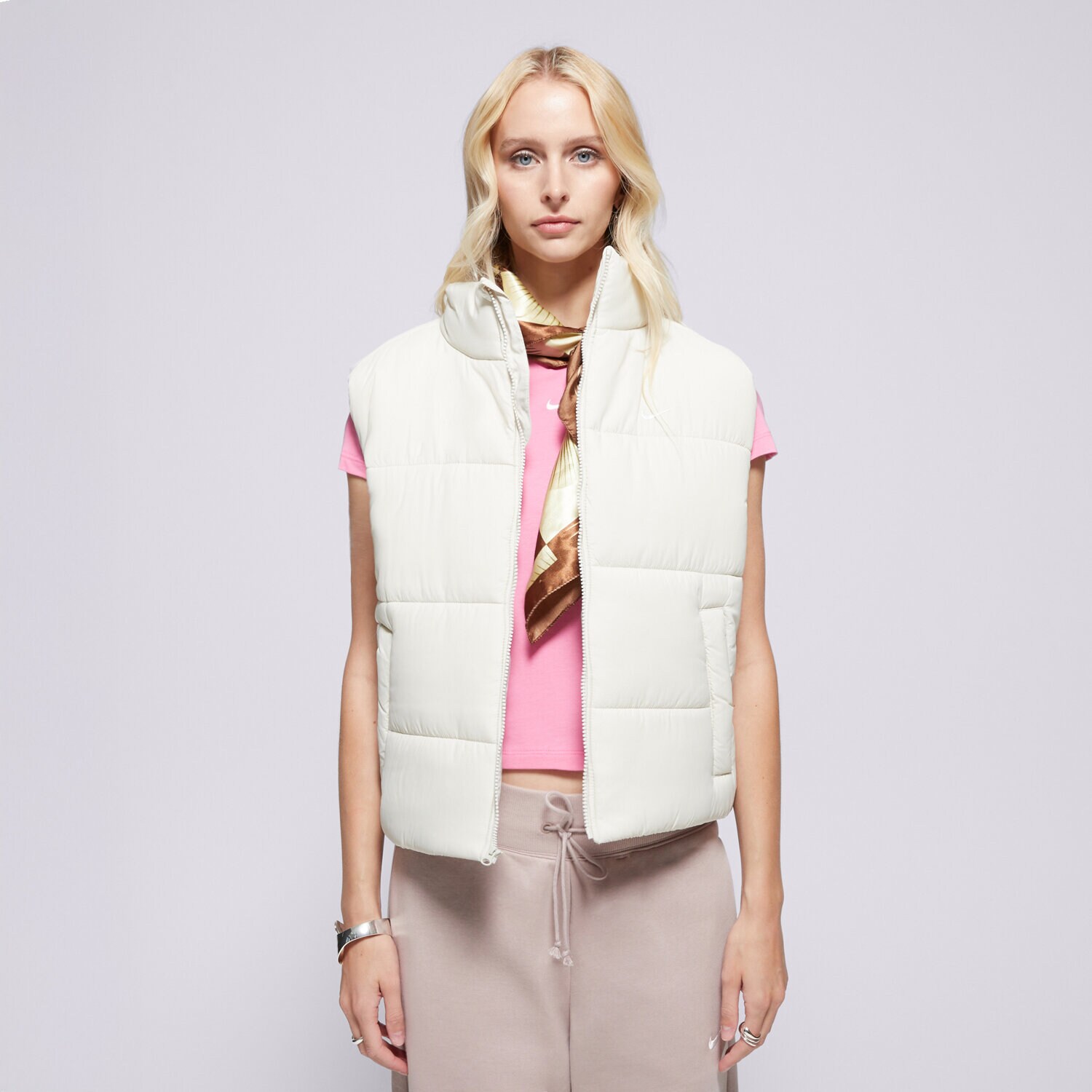 dámska vesta NIKE VESTA W NSW TF SYNFL NK CLSC VEST FZ5922-072 BÉŽOVÁ