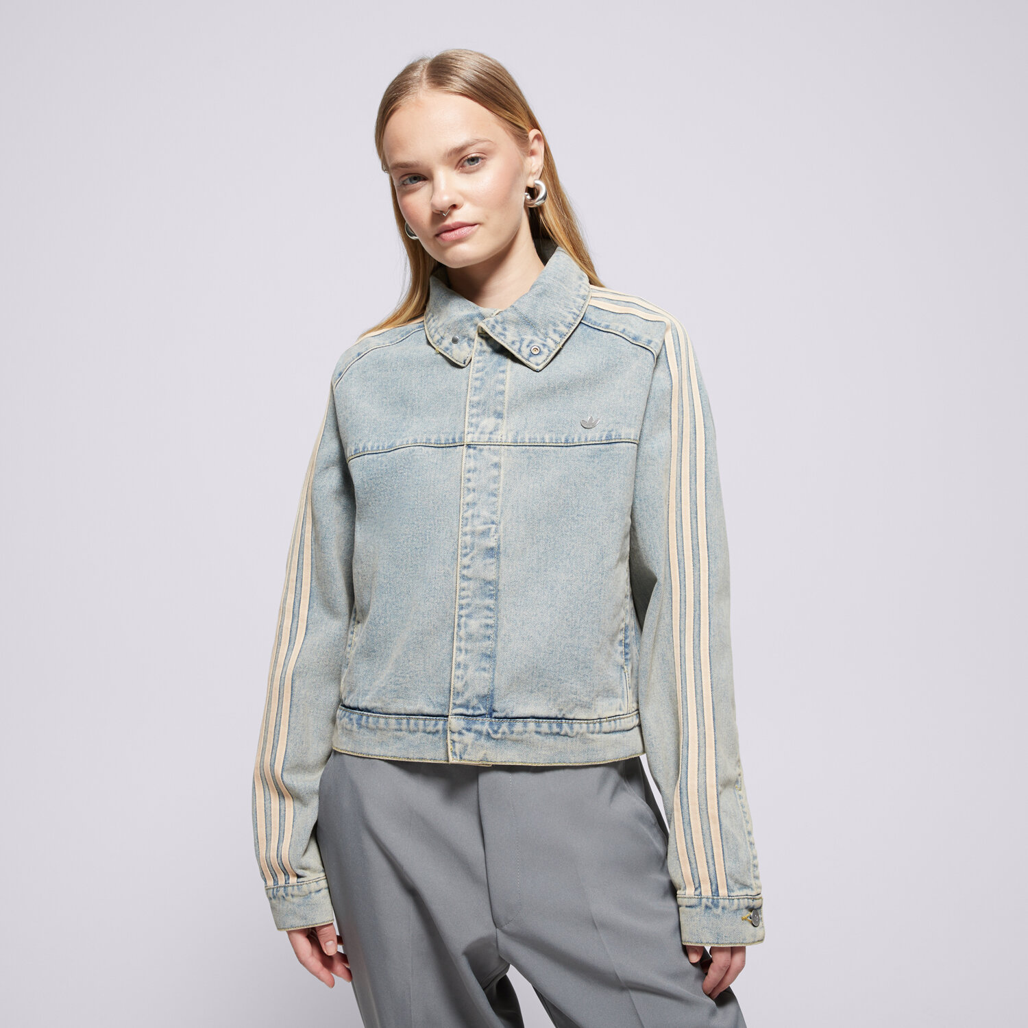Přechodná bunda dámská (podzimní, jarní) ADIDAS BUNDA P ESS DENIM JKT JY2872 MODRÁ