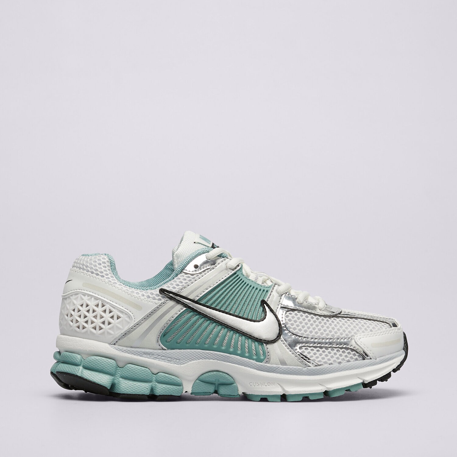 dámské tenisky NIKE W ZOOM VOMERO 5 NEWS HF1877-101 BÍLÁ