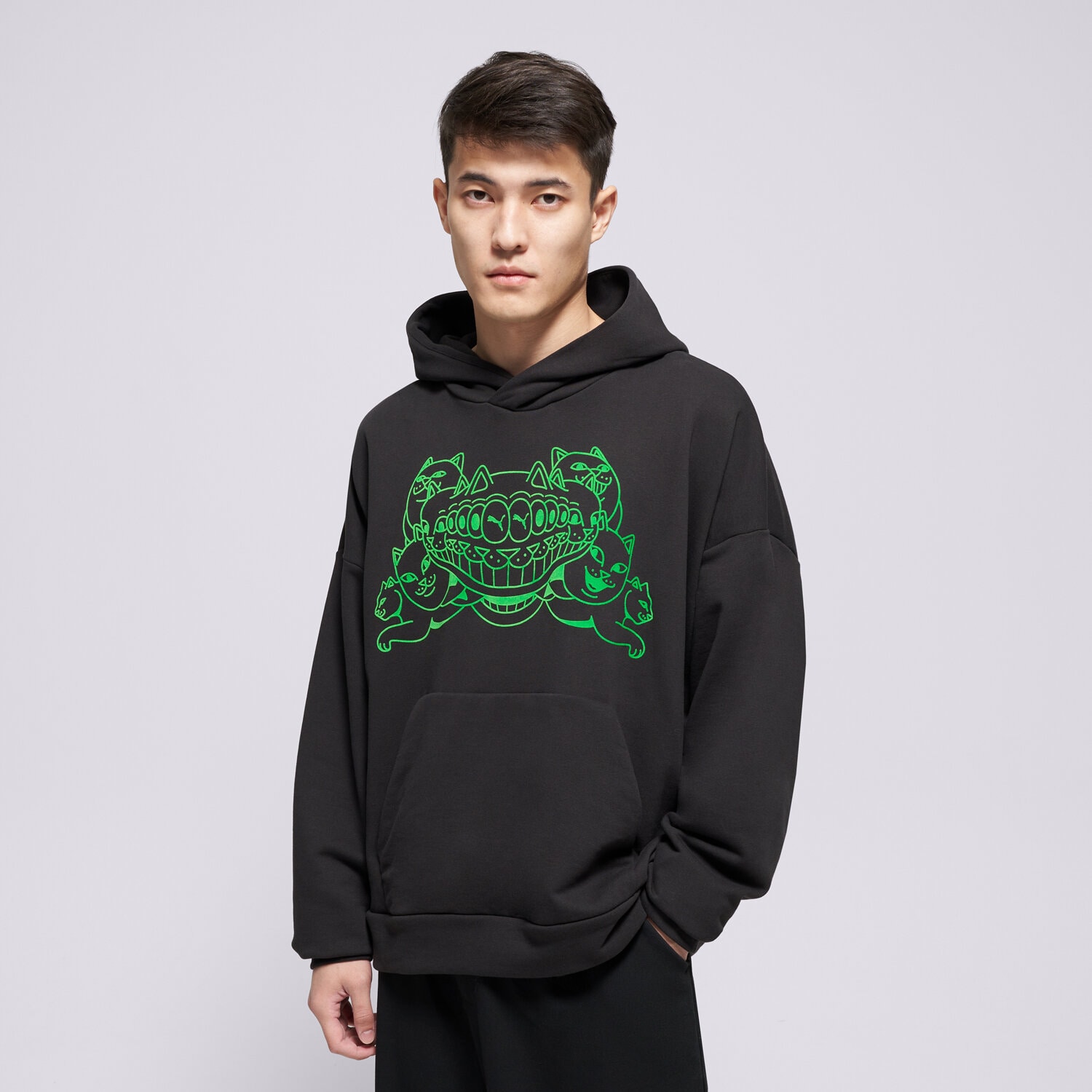 pánská mikina PUMA MIKINA S KAPUCÍ PUMA X RIPNDIP GRAPHIC HOODIE TR 632414 01 ČERNÁ