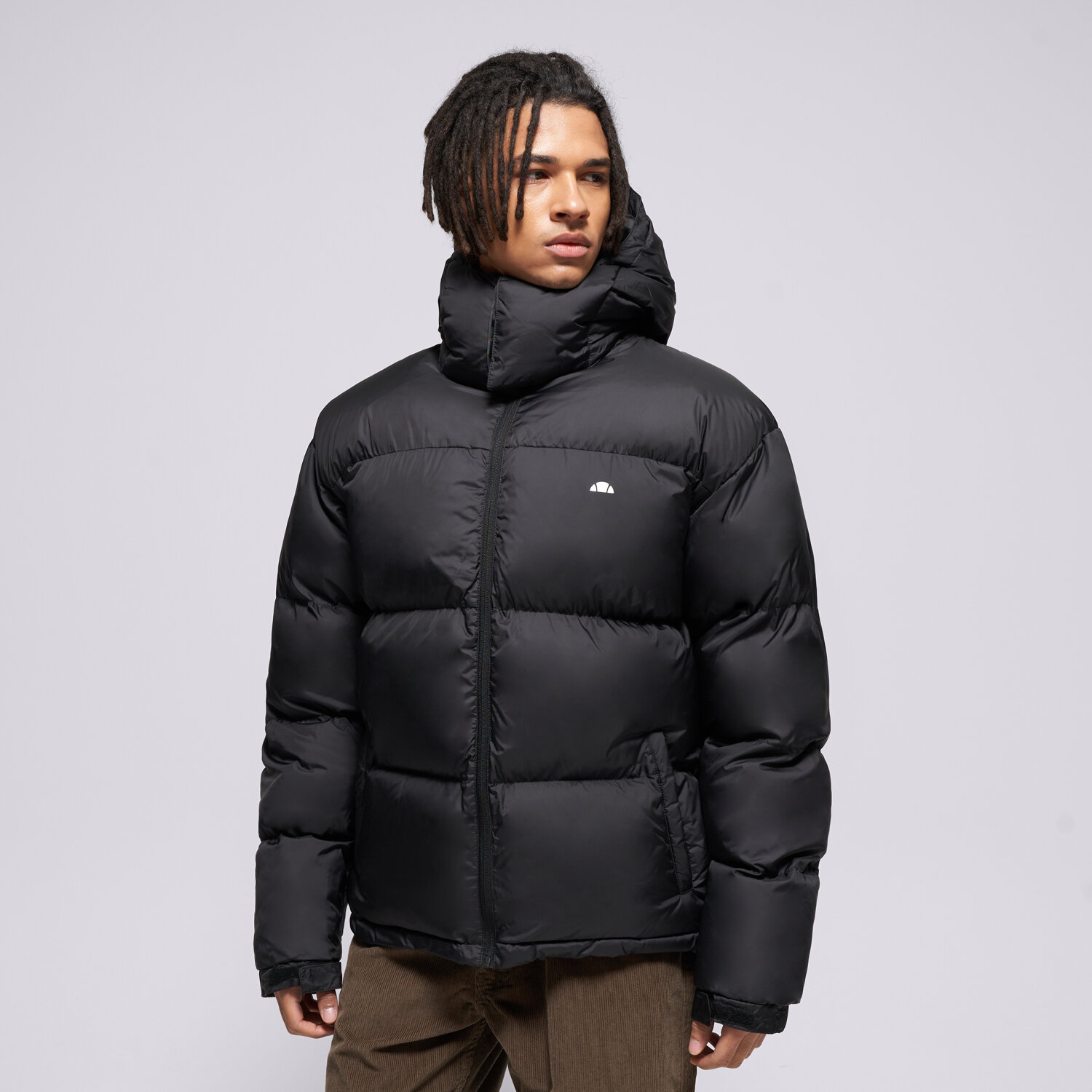 pánská zimní bunda ELLESSE BUNDA PÉŘOVÁ DOMINICIS PADDED BLK JACKET SHB23617011 ČERNÁ