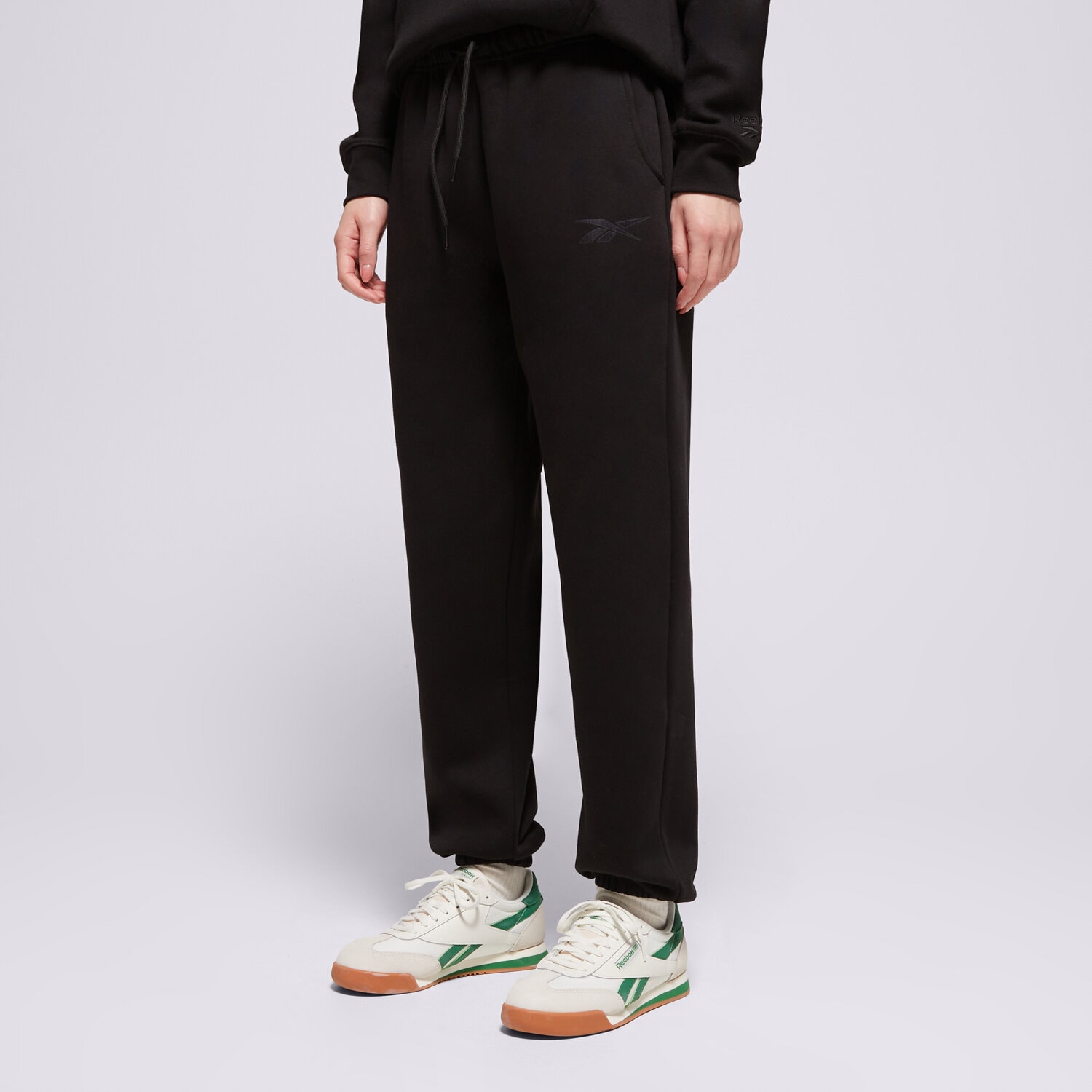 dámské kalhoty REEBOK KALHOTY  AMANDA ELASTICATED 100239801 ČERNÁ