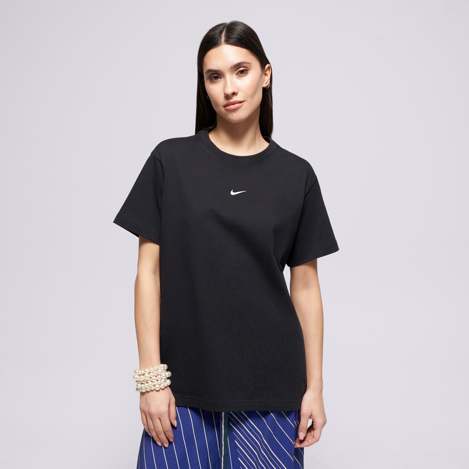 dámské tričko NIKE TRIČKO CLASSIC SS TEE W NSW IH7601-010 ČERNÁ