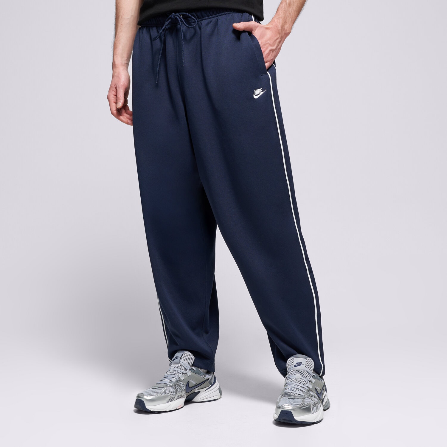 pánské kalhoty NIKE KALHOTY  M NK CLUB KNIT OS TRACK PANT HV1415-451 TMAVOMODRÁ