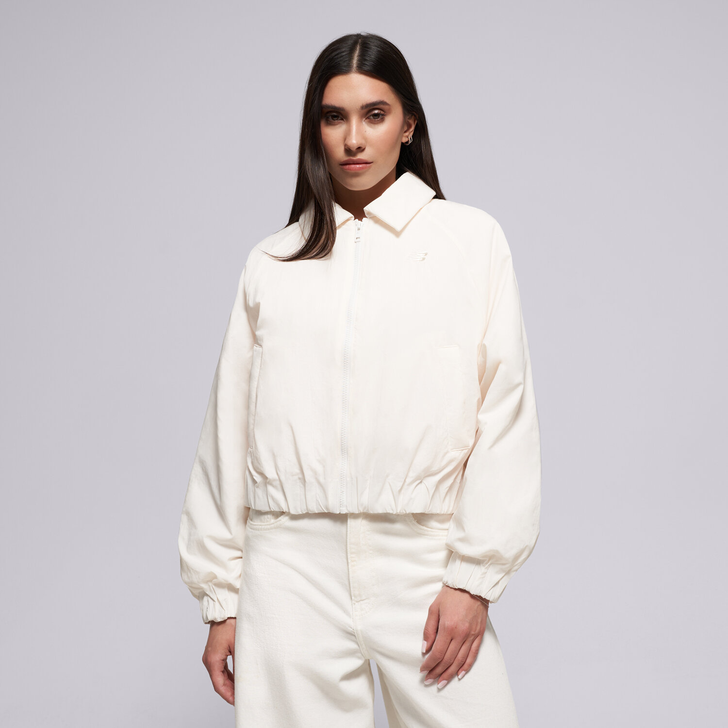 Přechodná bunda dámská (podzimní, jarní) NEW BALANCE BUNDA WOVEN BOMBER JACKET WJ61D8YXSST BÉŽOVÁ