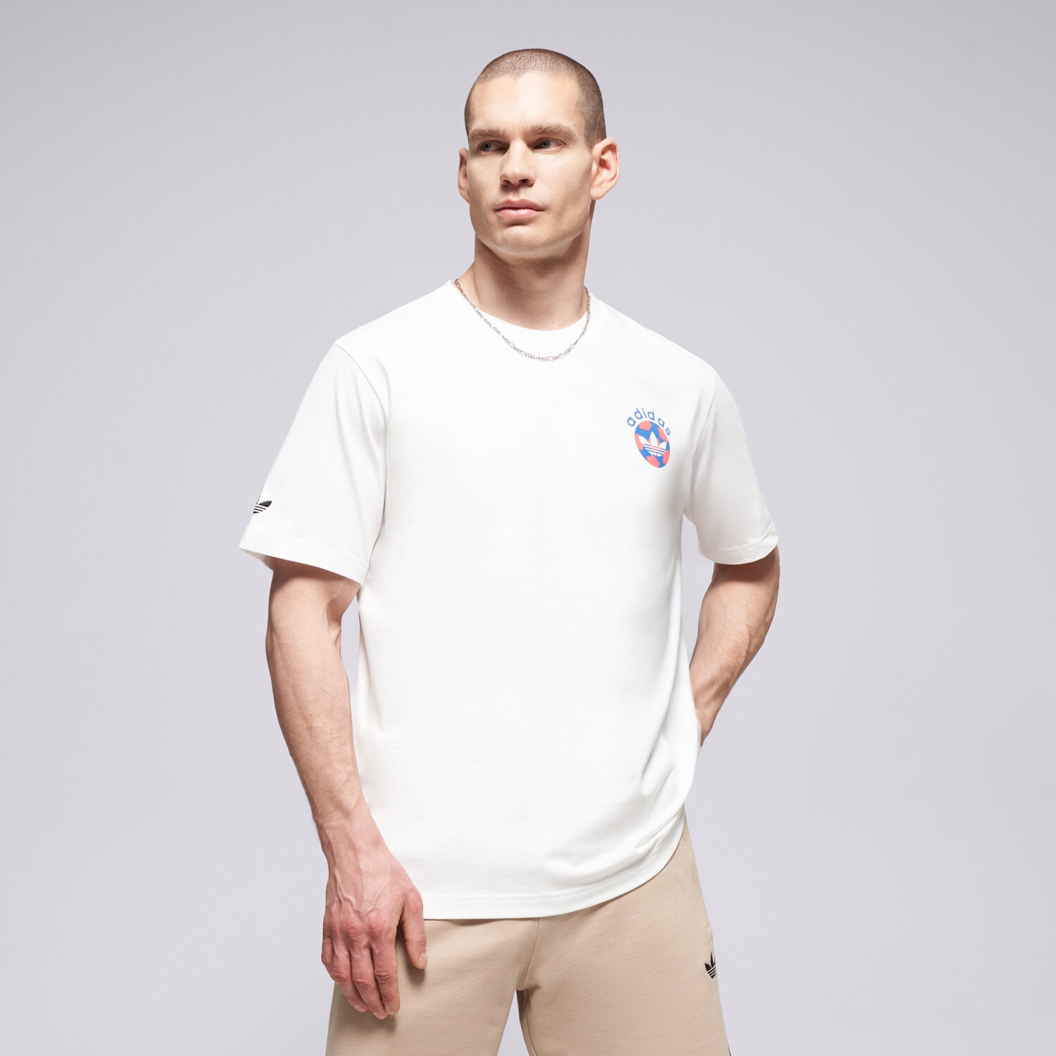 pánské tričko ADIDAS TRIČKO FTBL GFX SS T KD1424 BÍLÁ