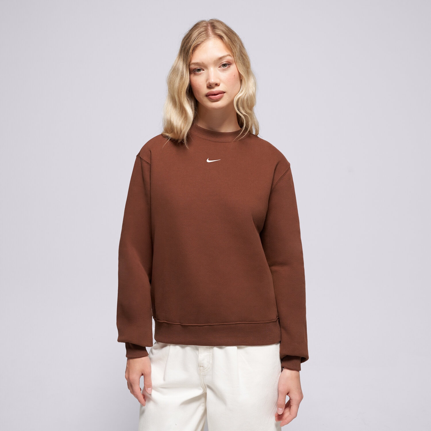 dámská mikina NIKE MIKINA W NK STDO FLC MW STD CREW IM8098-259 HNĚDÁ