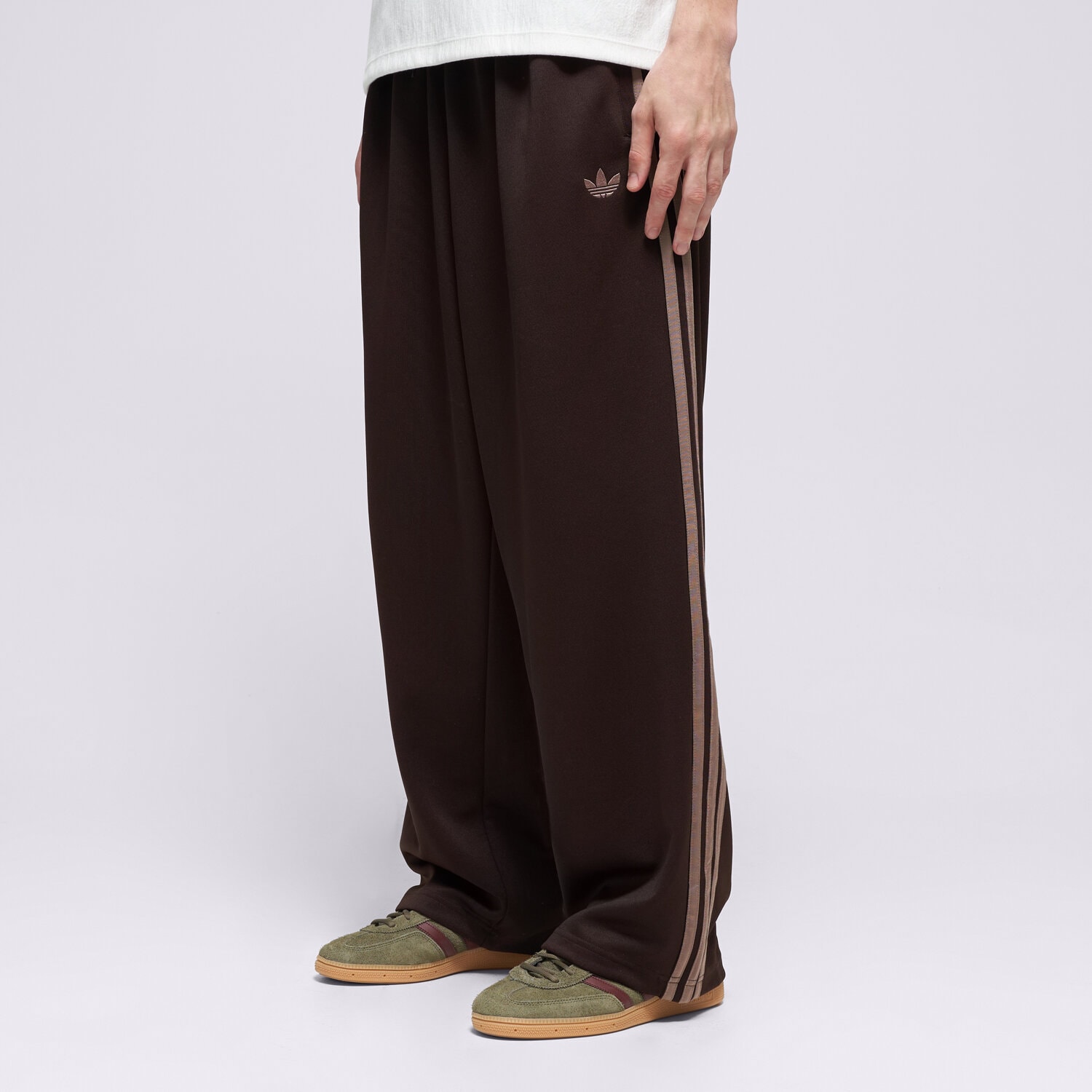 pánské kalhoty ADIDAS KALHOTY  LOOSE TP KS4947 HNĚDÁ