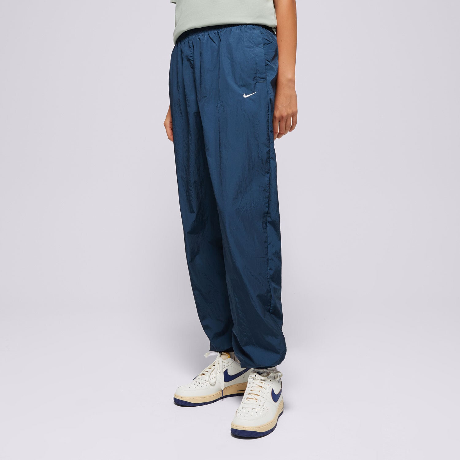 dámské kalhoty NIKE KALHOTY  W NSW ESSTL WVN MR OS JGGR FV7668-478 TMAVOMODRÁ