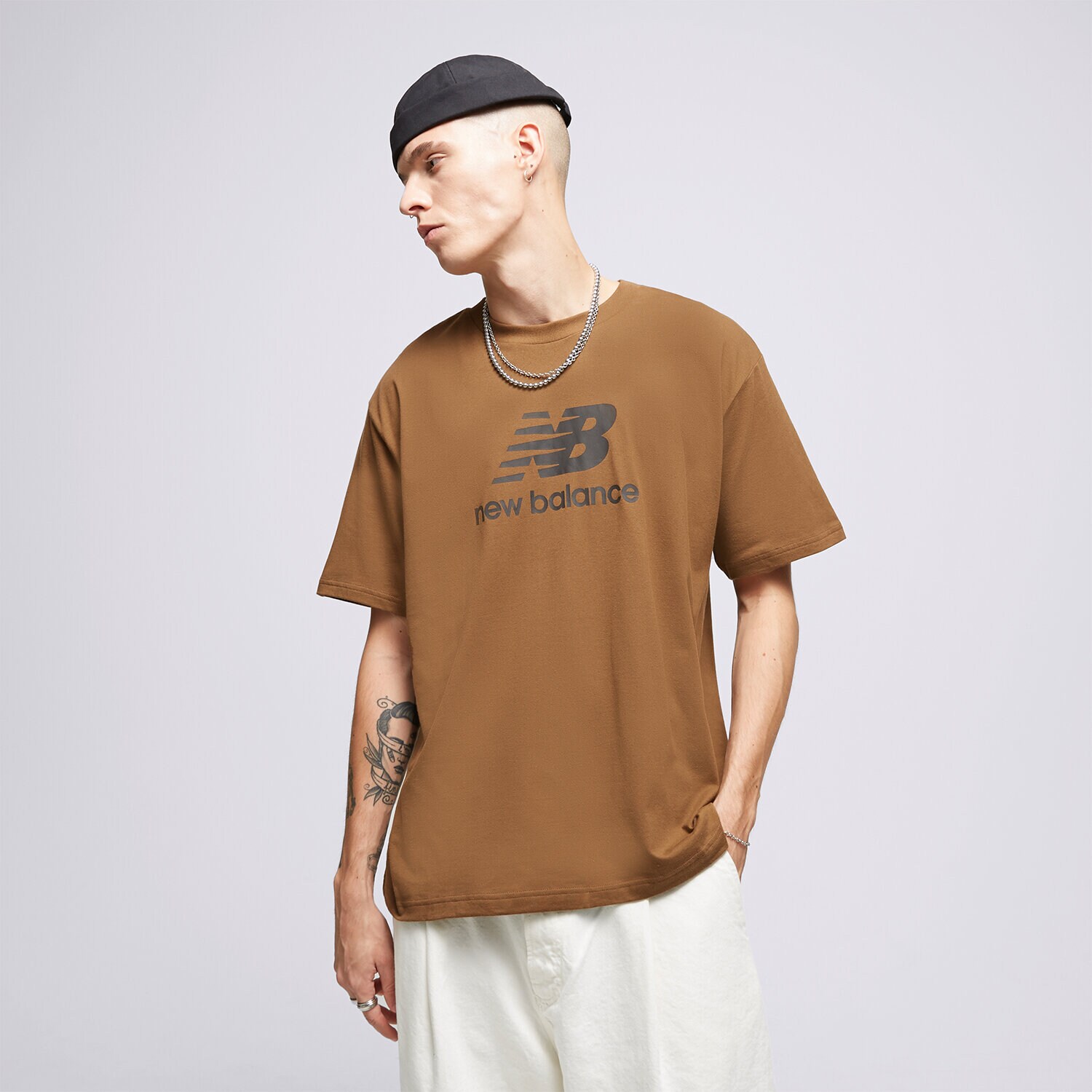 pánské tričko NEW BALANCE TRIČKO S/S ESSENTIALS STACKED MT31541DHE HNĚDÁ
