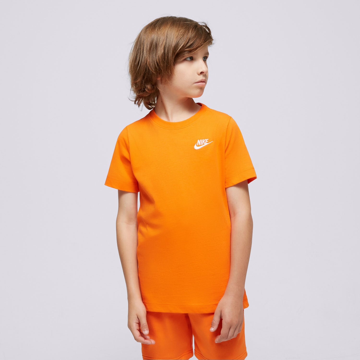dětské tričko NIKE TRIČKO SPORTSWEAR BOY AR5254-819 ORANŽOVÁ