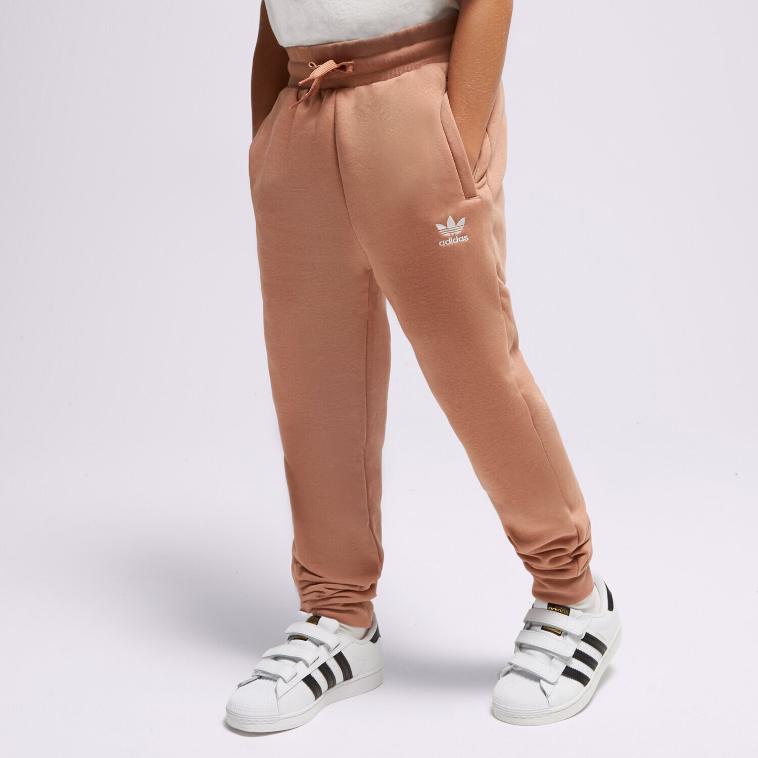 dětské kalhoty ADIDAS KALHOTY  PANTS BOY IC6134 HNĚDÁ