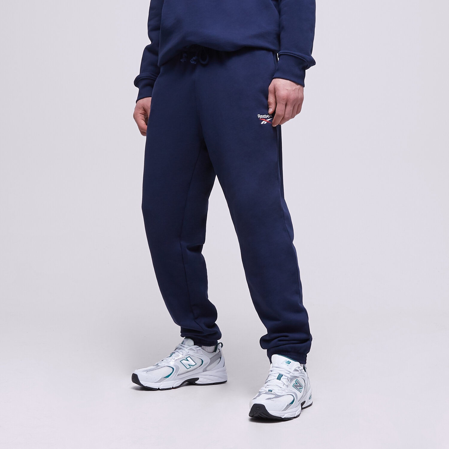 pánské kalhoty REEBOK KALHOTY  CL SV PANT HS9143 TMAVOMODRÁ