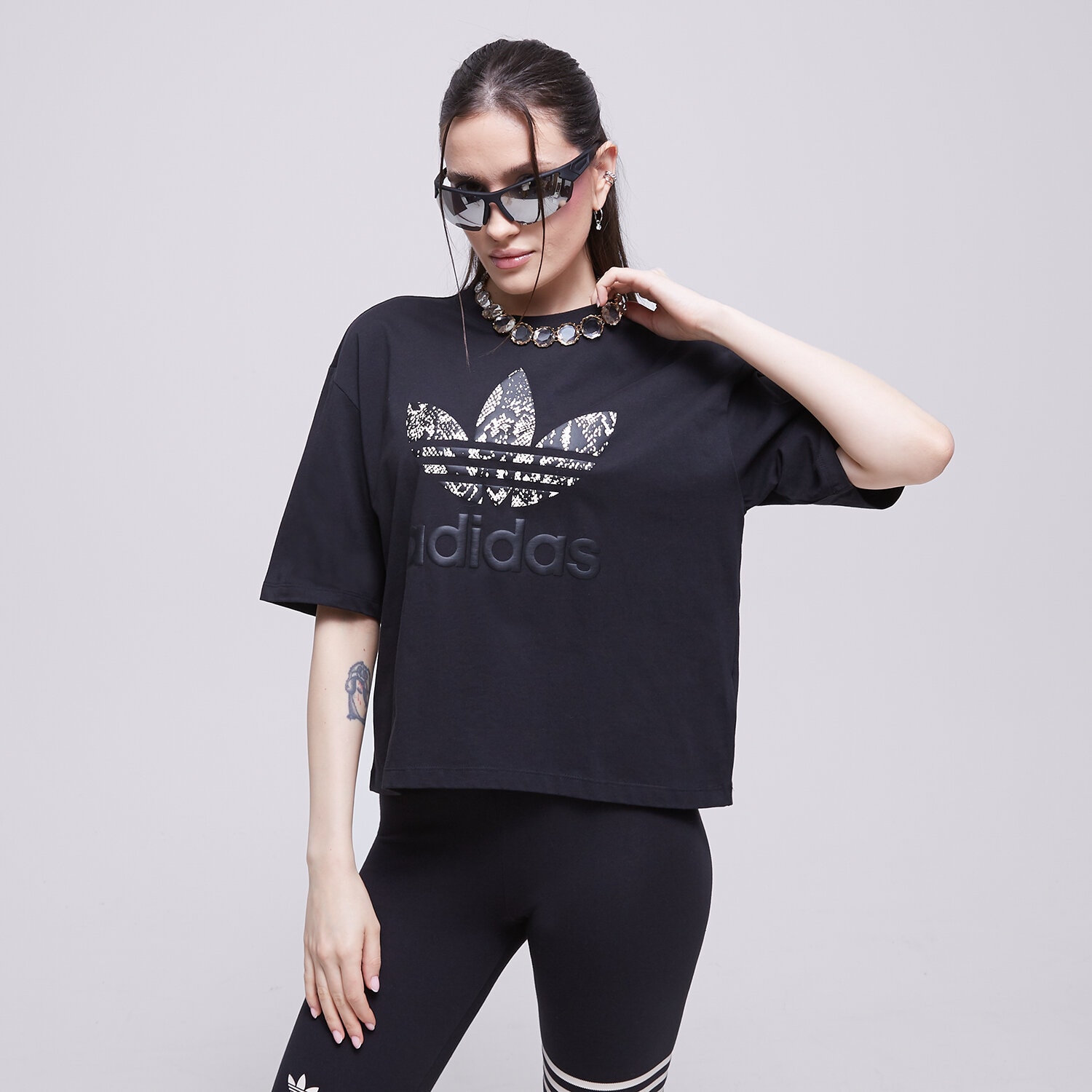 dámské tričko ADIDAS TRIČKO GRAPHIC IC6065 ČERNÁ