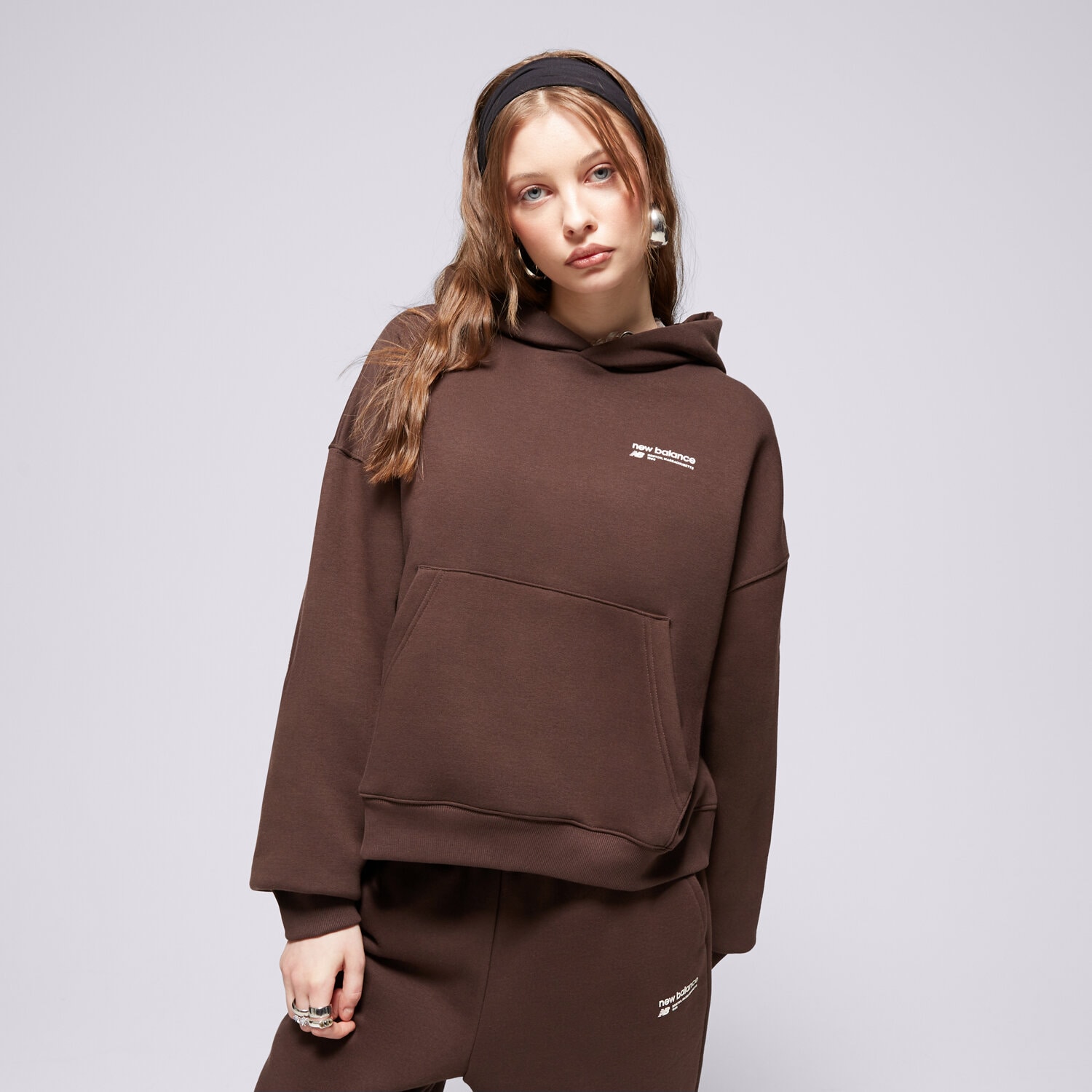 dámská mikina NEW BALANCE MIKINA S KAPUCÍ LINEAR HERITAGE WT33531KCF HNĚDÁ
