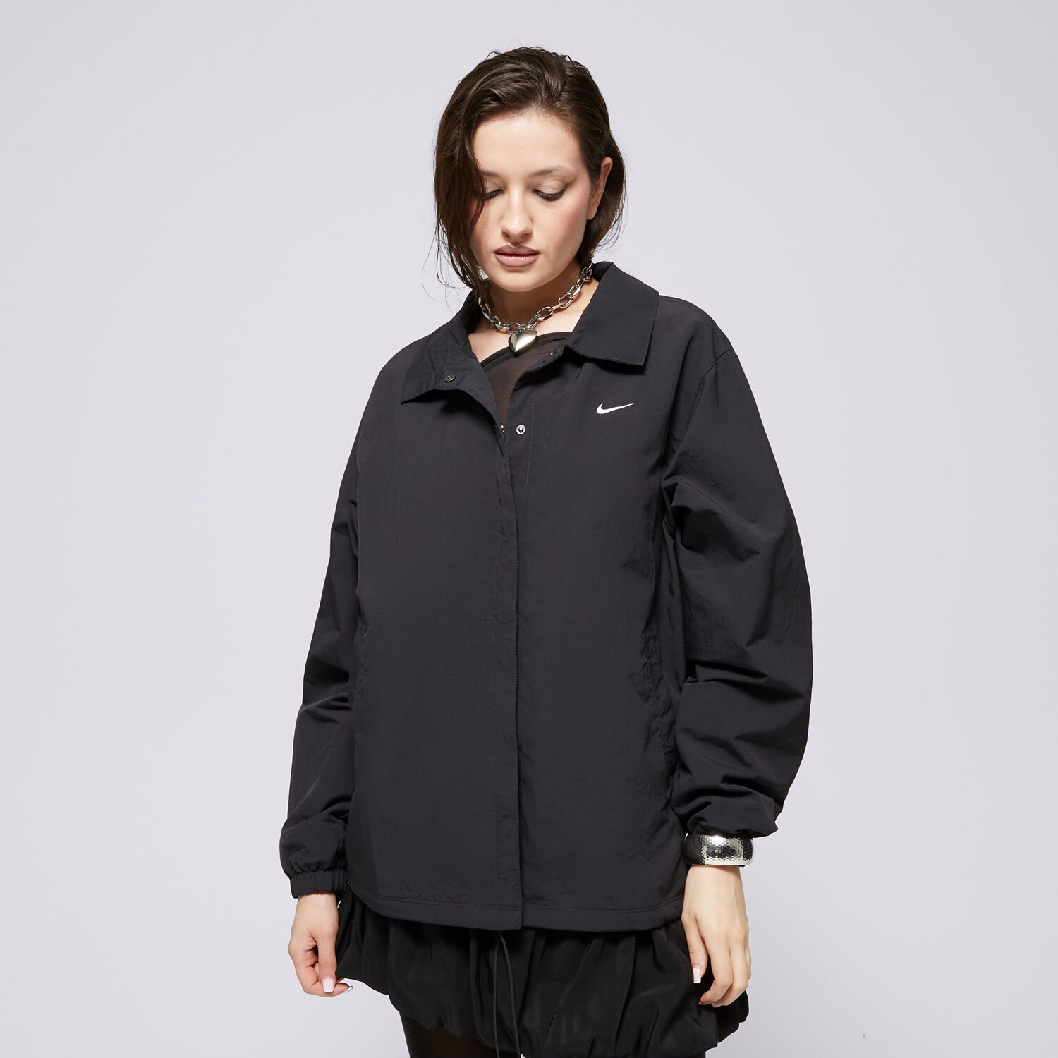 Přechodná bunda dámská (podzimní, jarní) NIKE BUNDA W NSW ESSTL WVN UV HBR CCH JKT FV7560-010 ČERNÁ