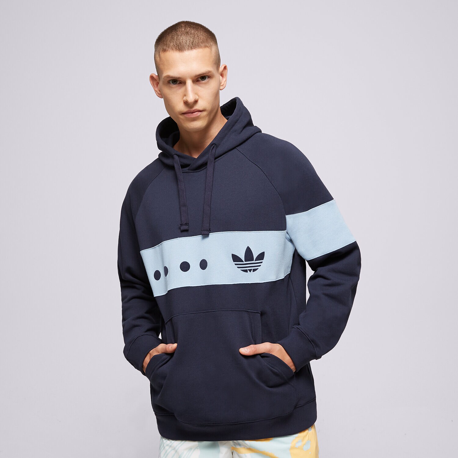 pánská mikina ADIDAS MIKINA S KAPUCÍ CITY HOODIE IC8391 TMAVOMODRÁ