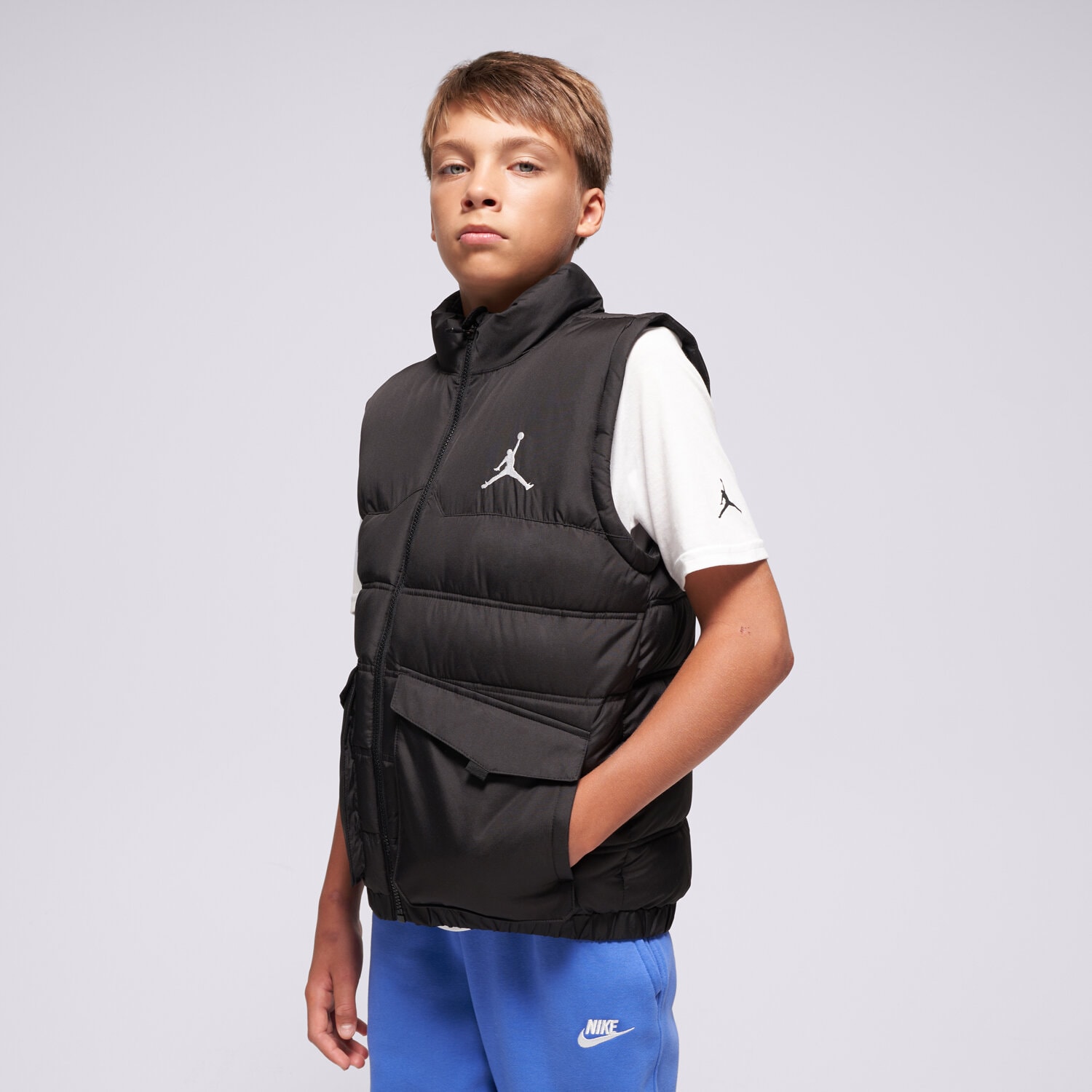 JORDAN VESTA JDB PUFFER FILLED VEST BOY 95D532-023 ČERNÁ