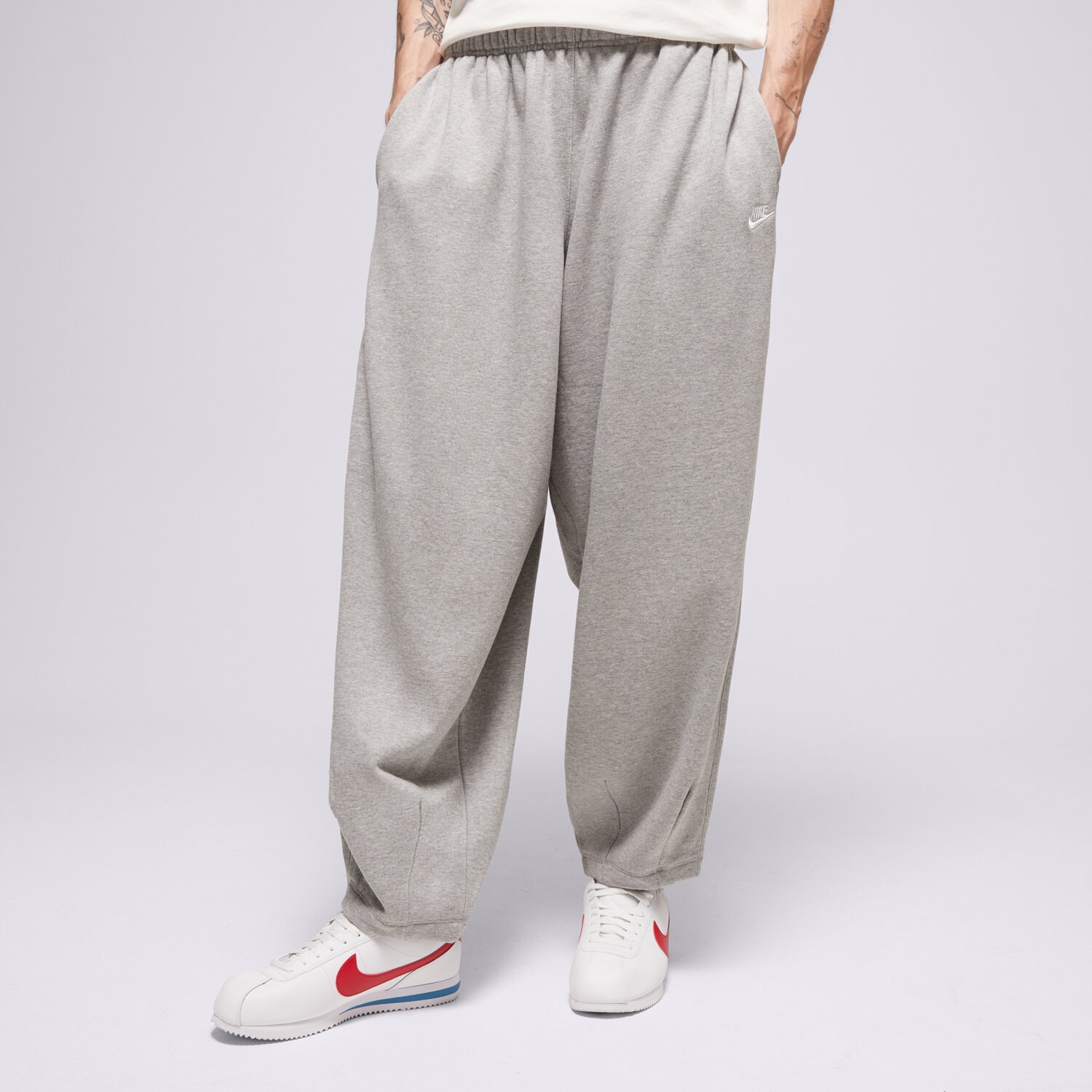 pánské kalhoty NIKE KALHOTY  M NK CLUB FT OVERSIZED PANT HJ1822-063 ŠEDÁ