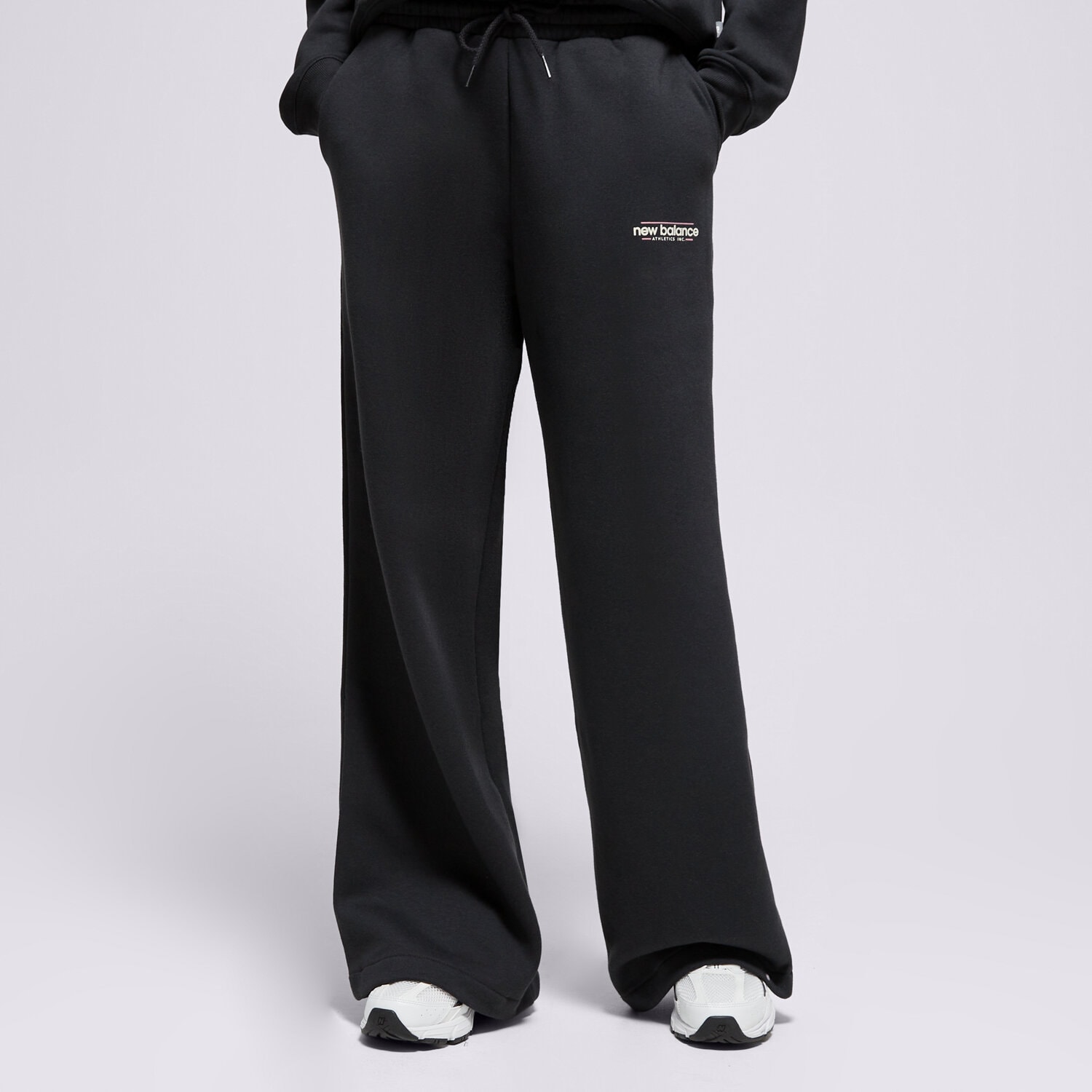 dámské kalhoty NEW BALANCE KALHOTY  REIMAGINED FLEECE WIDE LEG PANT WP53903BK ČERNÁ