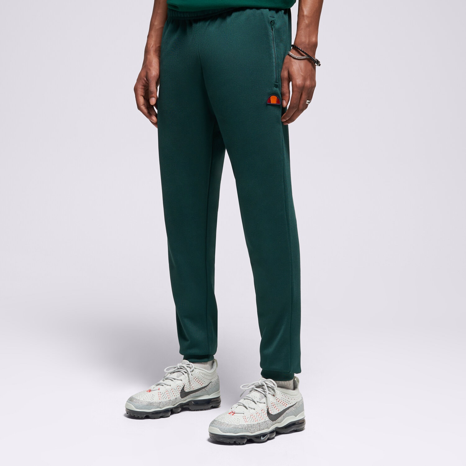 pánské kalhoty ELLESSE KALHOTY  BERTONI TRACK PANT DGREEN SHR04351502 ZELENÁ
