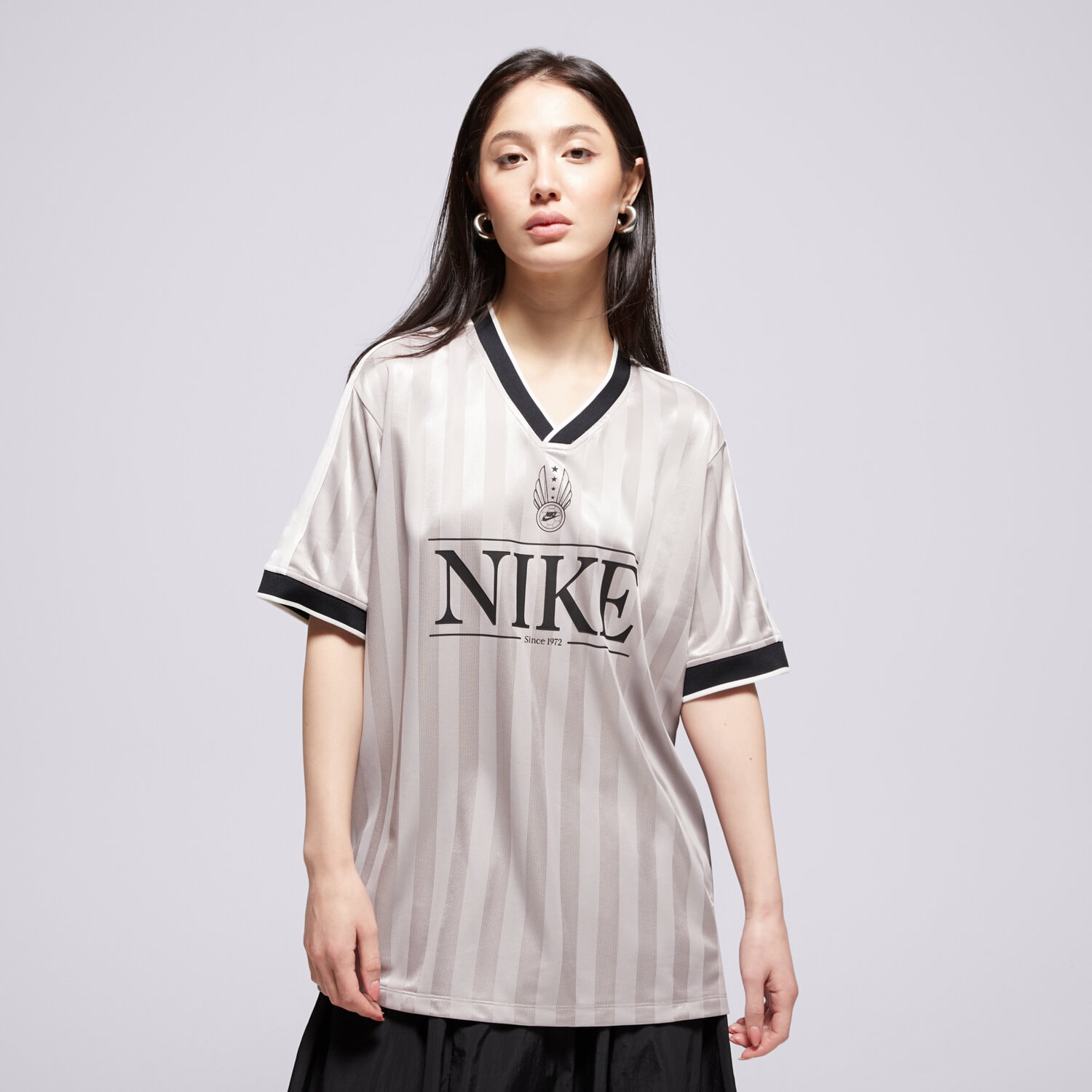 dámské tričko NIKE TRIČKO W NSW V NECK JERSEY IH8504-009 ŠEDÁ