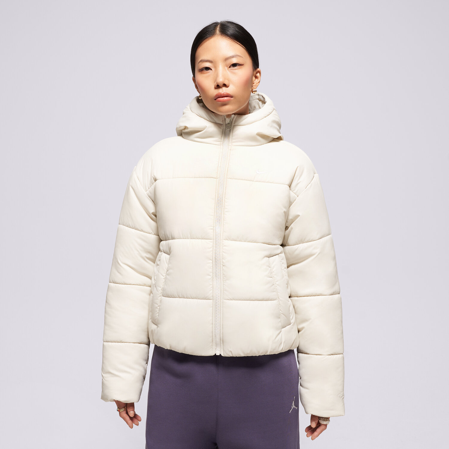 dámská zimní bunda NIKE BUNDA PÉŘOVÁ W NSW TF SYNFL NK CLSC PFR FZ5899-072 BÉŽOVÁ