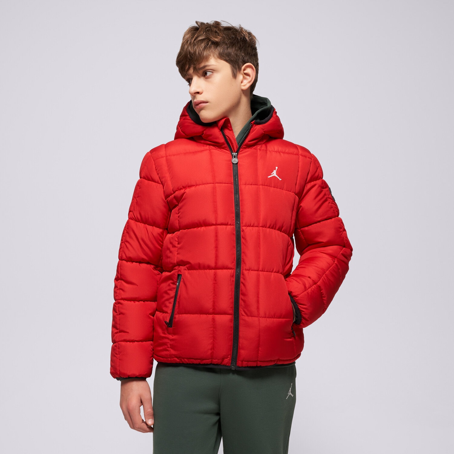 dětské tričko JORDAN BUNDA PÉŘOVÁ ESSENTIAL MDWT PUFFER BOY 95F009-R78 ČERVENÁ