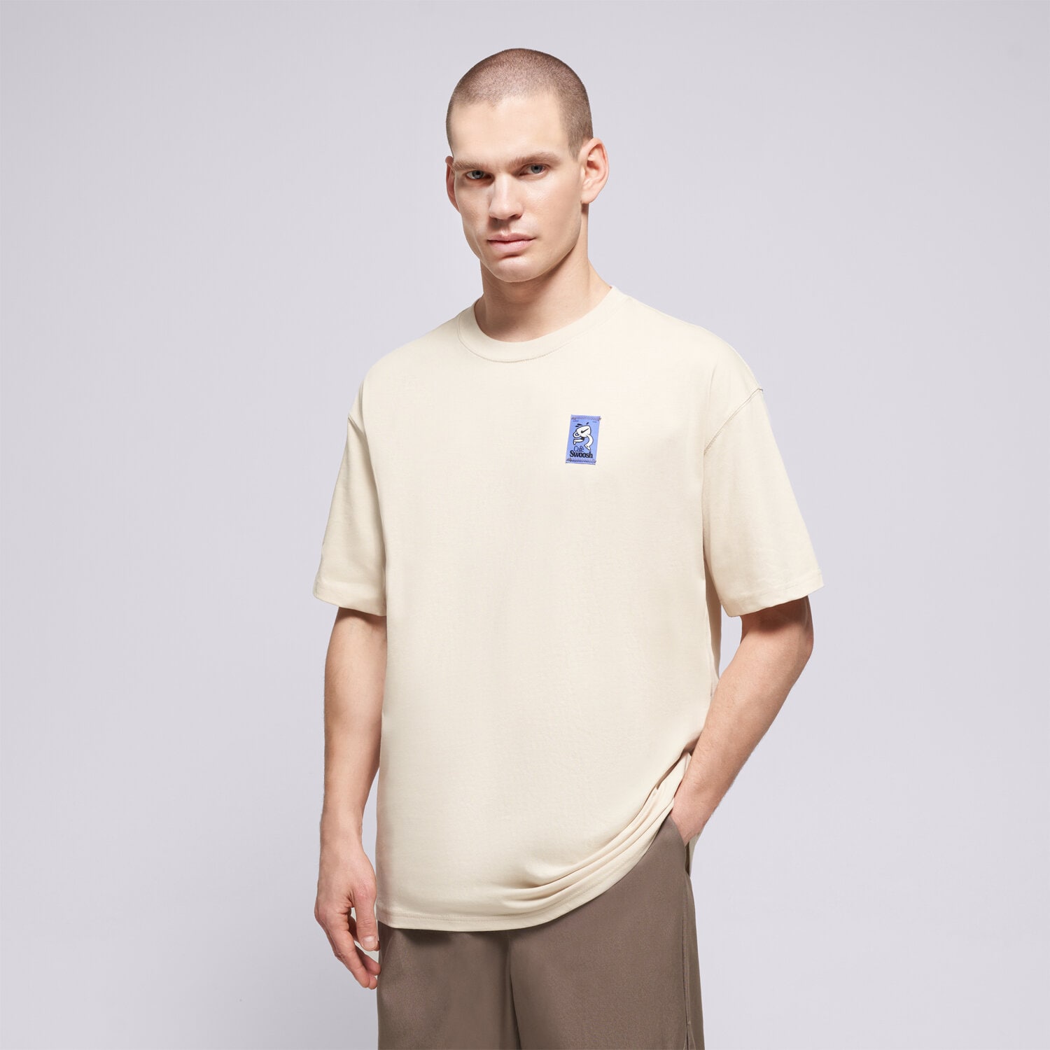 pánské tričko NIKE TRIČKO NSW LSE CAFE SWOOSH VAN IH1157-229 BÉŽOVÁ