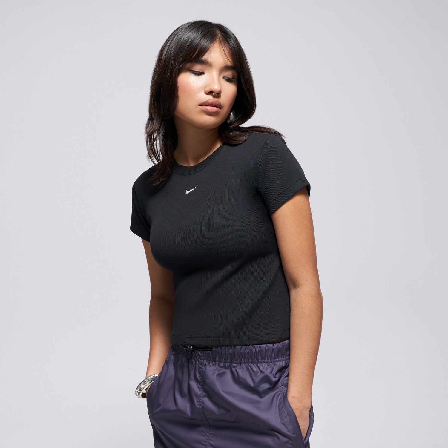 dámské tričko NIKE TRIČKO RIB TGHT SS TEE W NSW HV4994-010 ČERNÁ