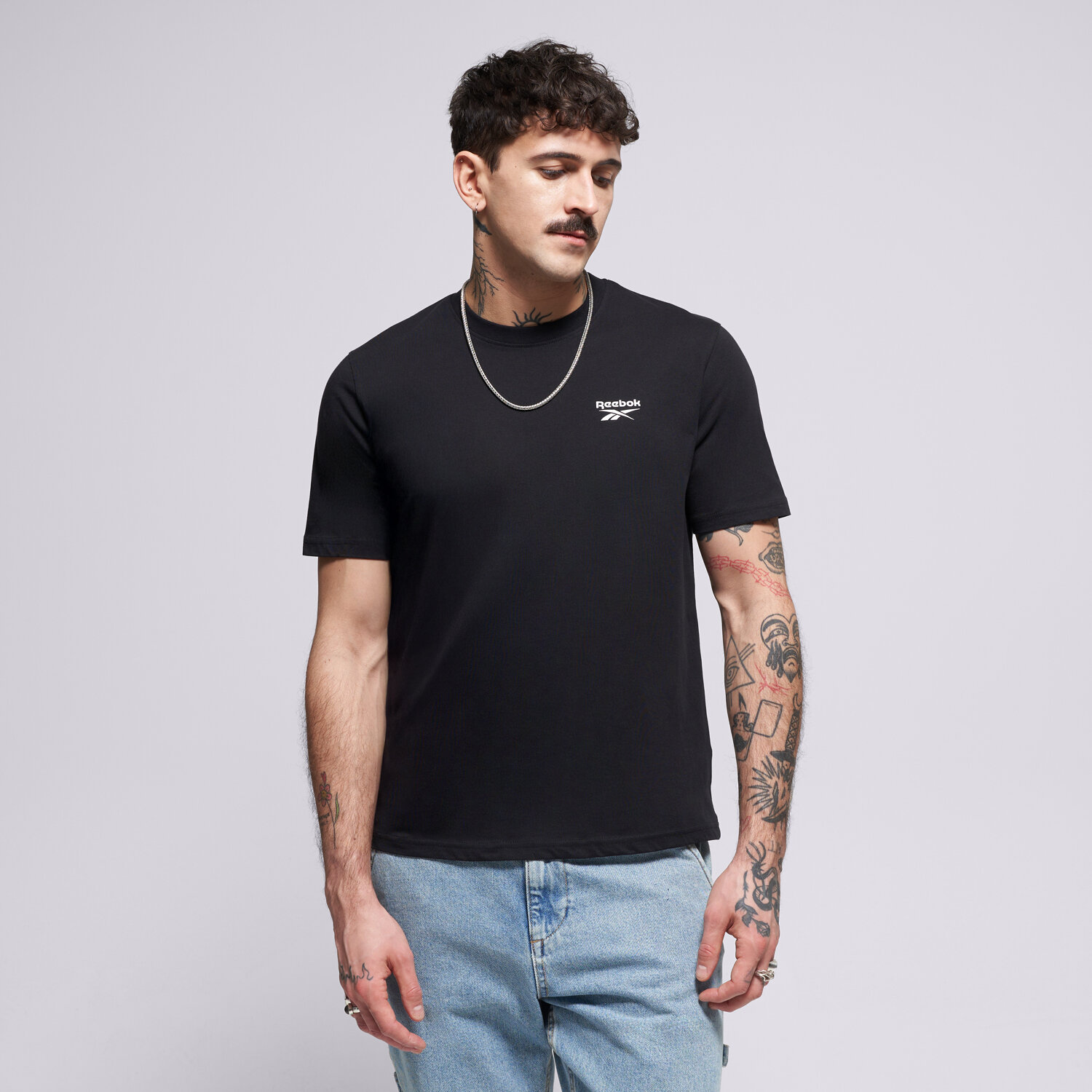 pánské tričko REEBOK TRIČKO CODY SMALL LOGO CREW NECK 100240910 ČERNÁ