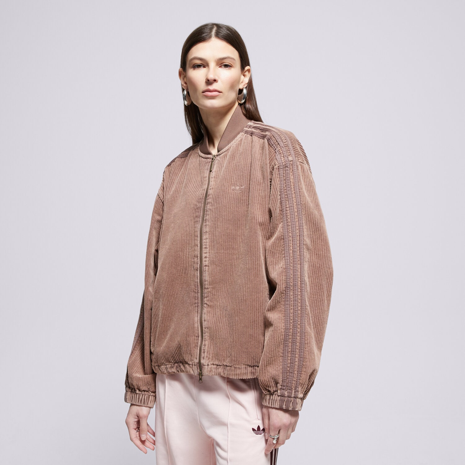 Přechodná bunda dámská (podzimní, jarní) ADIDAS BUNDA SST JKT KD8781 HNĚDÁ