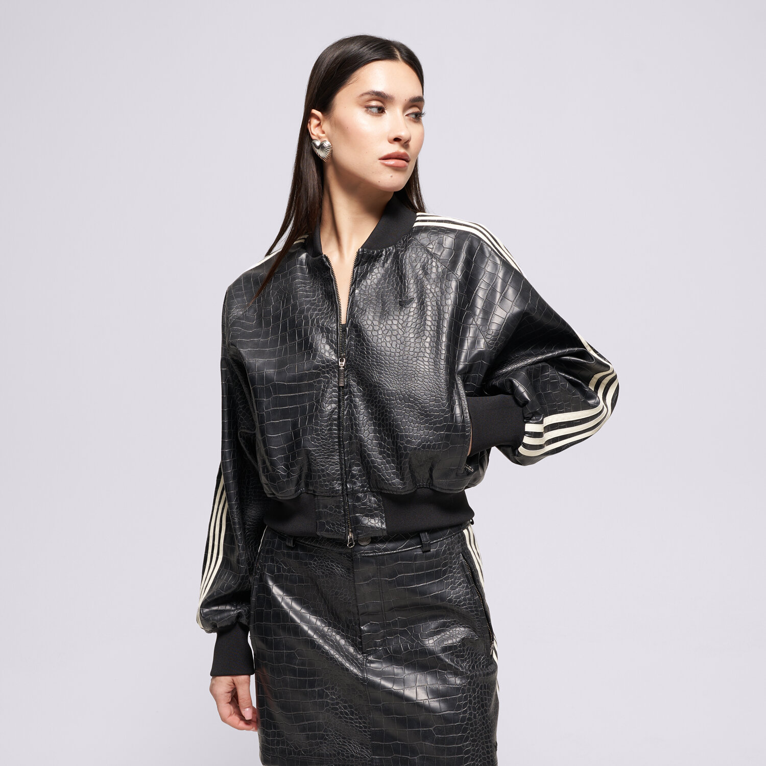 Přechodná bunda dámská (podzimní, jarní) ADIDAS BUNDA SST PLTHR JKT KE5035 ČERNÁ