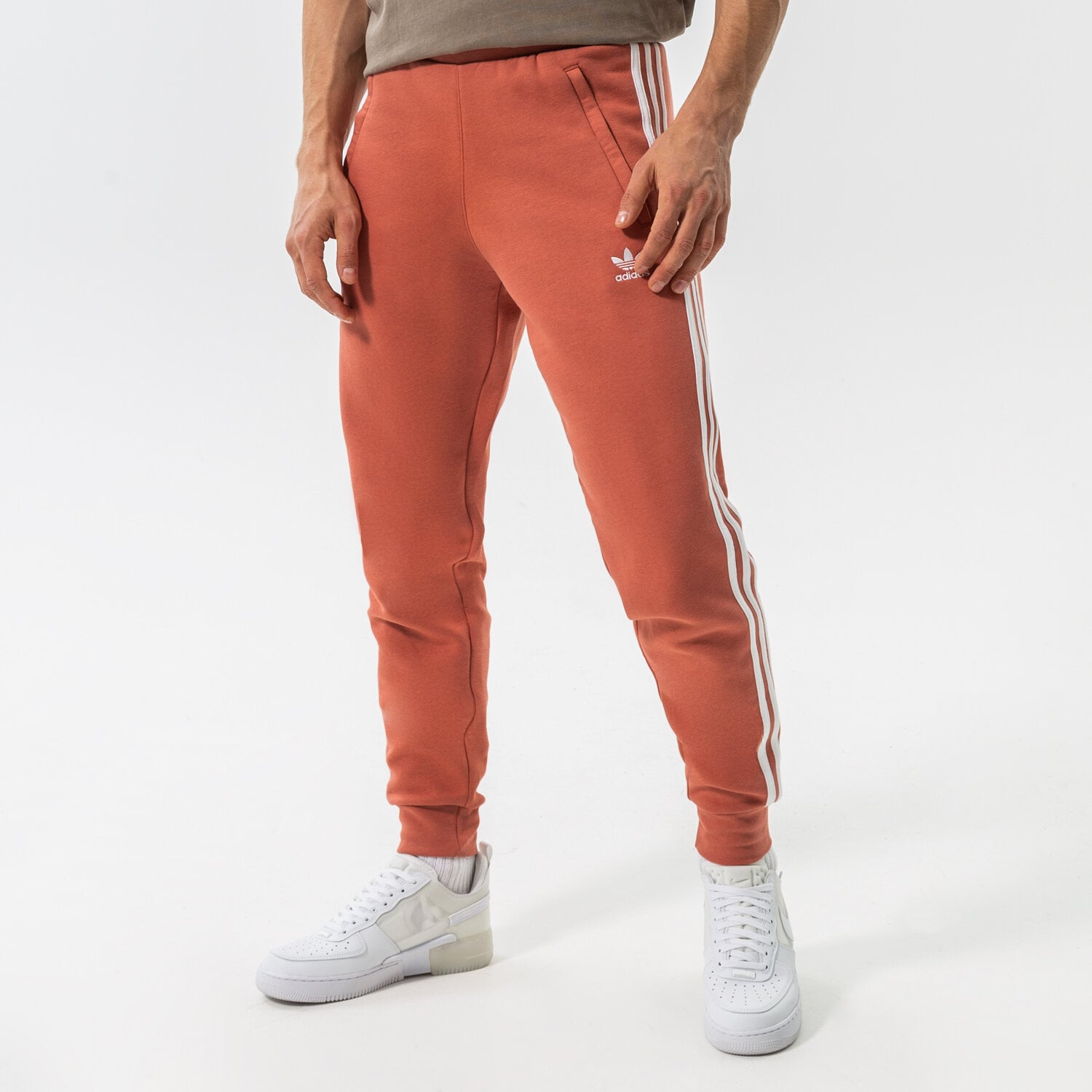 pánské kalhoty ADIDAS KALHOTY  3-STRIPES PANT HK7300 HNĚDÁ