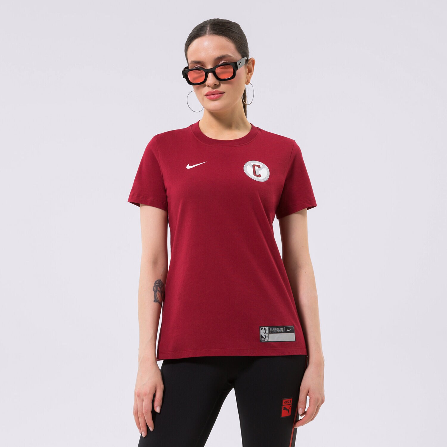 dámské tričko NIKE TRIČKO CHI W NK ES CE CREW TEE NBA DV6407-698 BORDOVÁ