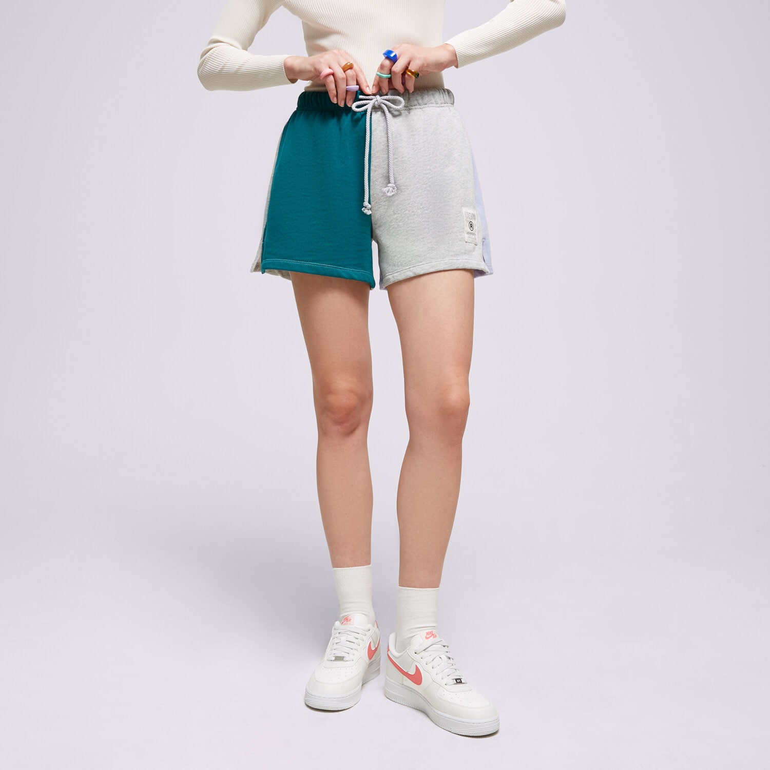dámské kraťasy LEVI'S ŠORTKY  GRAPHIC COURT SWEATSHORT A50070003 VÍCEBAREVNÁ