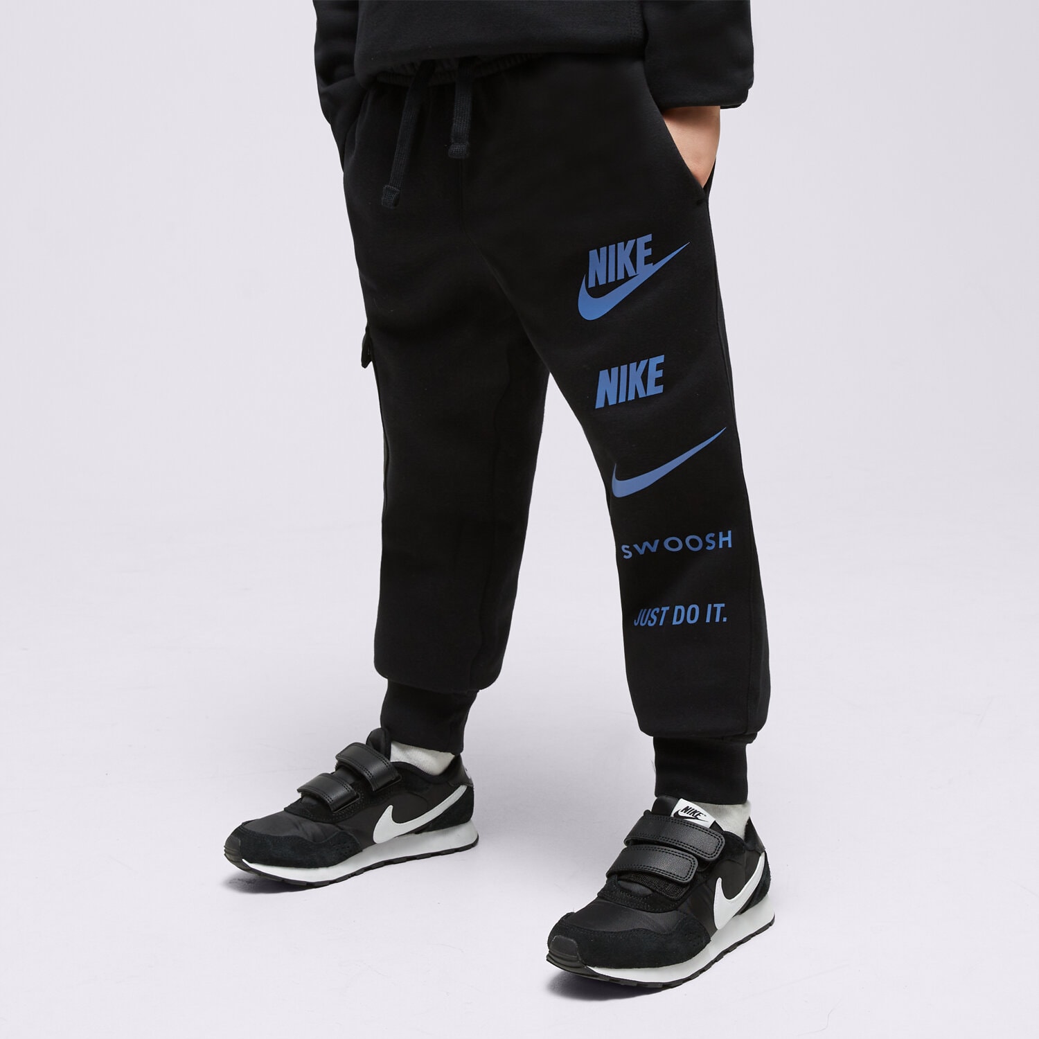 dětské kalhoty NIKE KALHOTY  B NSW SI FLC CARGO PANT BB FN7712-010 ČERNÁ