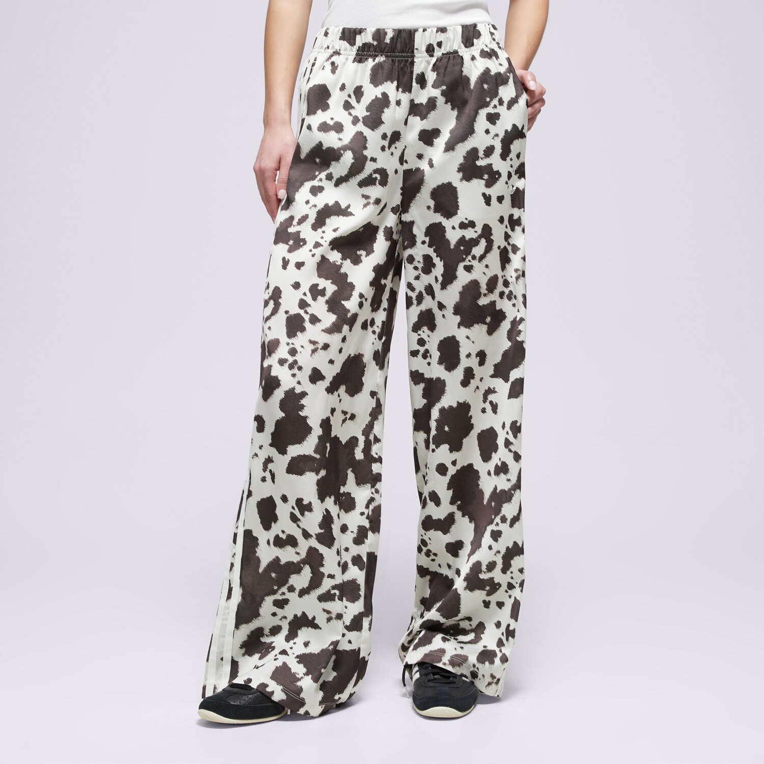 dámské kalhoty ADIDAS KALHOTY  SATIN WIDE LEG COW PRINT KA2668 VÍCEBAREVNÁ