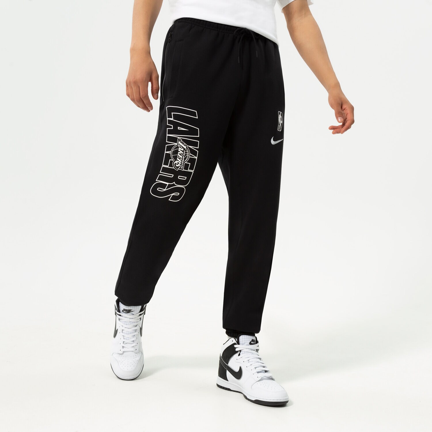pánské kalhoty NIKE KALHOTY  LAL M NK PANT FLC CTS FTPK NBA DH9216-010 ČERNÁ