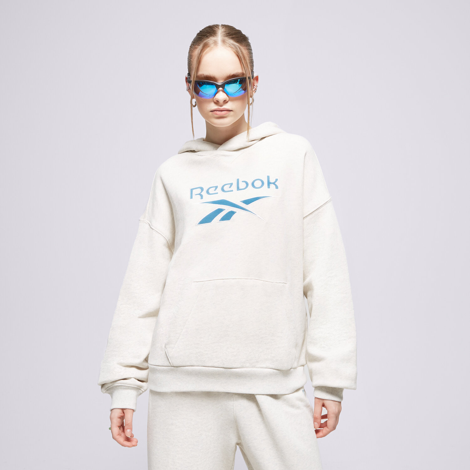 dámská mikina REEBOK MIKINA S KAPUCÍ CL AE BIG LOGO FT HOODIE IC8095 BÍLÁ