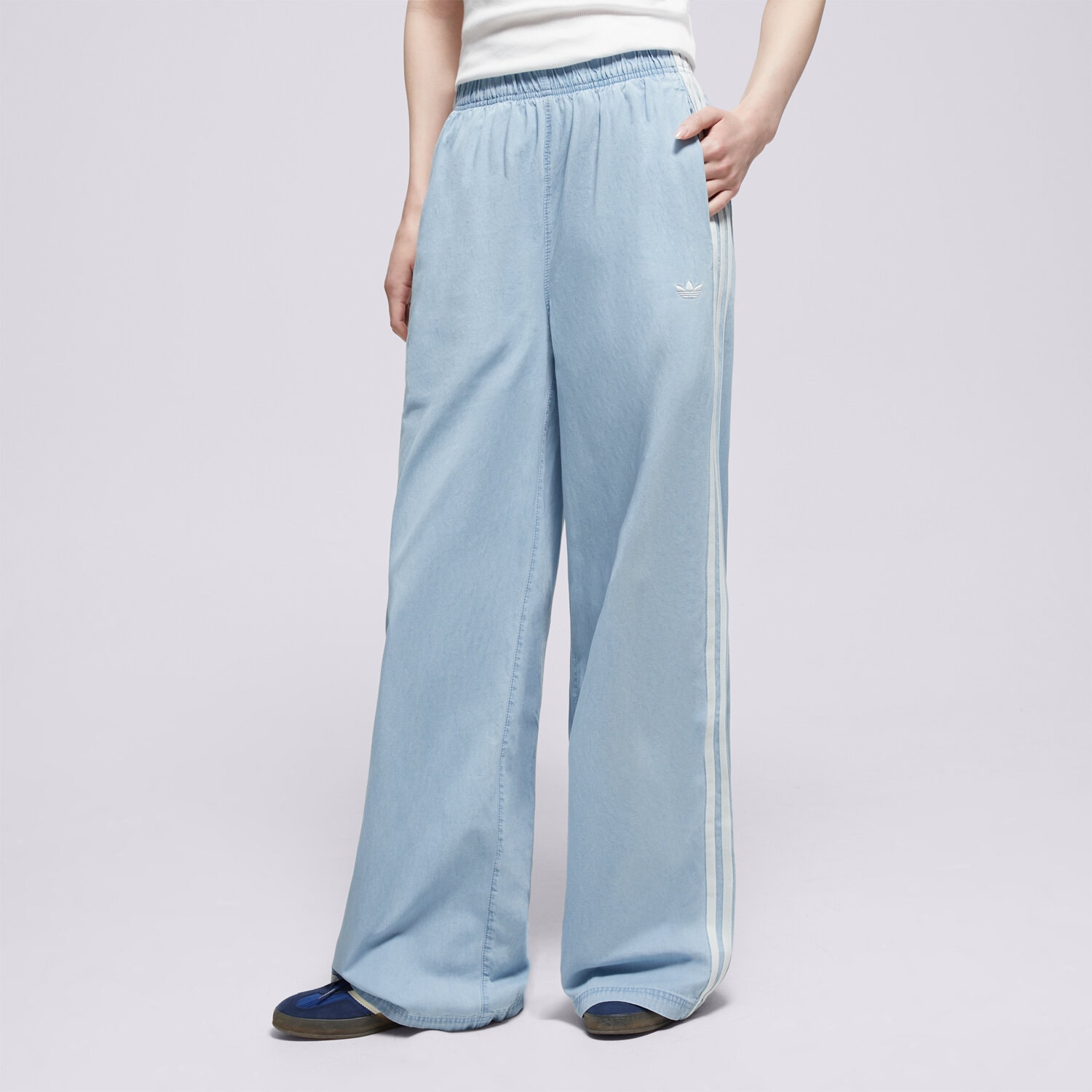 dámské kalhoty ADIDAS KALHOTY  DENIM WIDE LEG KY8111 MODRÁ