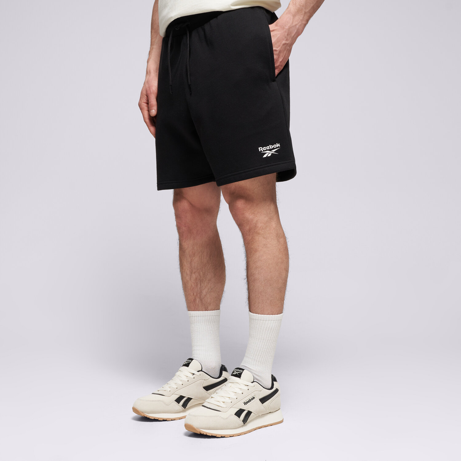 pánské kraťasy REEBOK ŠORTKY  MARCUS SMALL LOGO FLEECE SHORTS 100239971 ČERNÁ