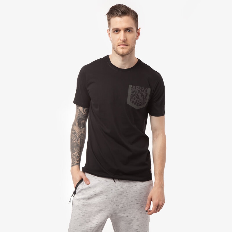 pánské tričko NIKE TRIČKO FC POCKET 666686010 ČERNÁ