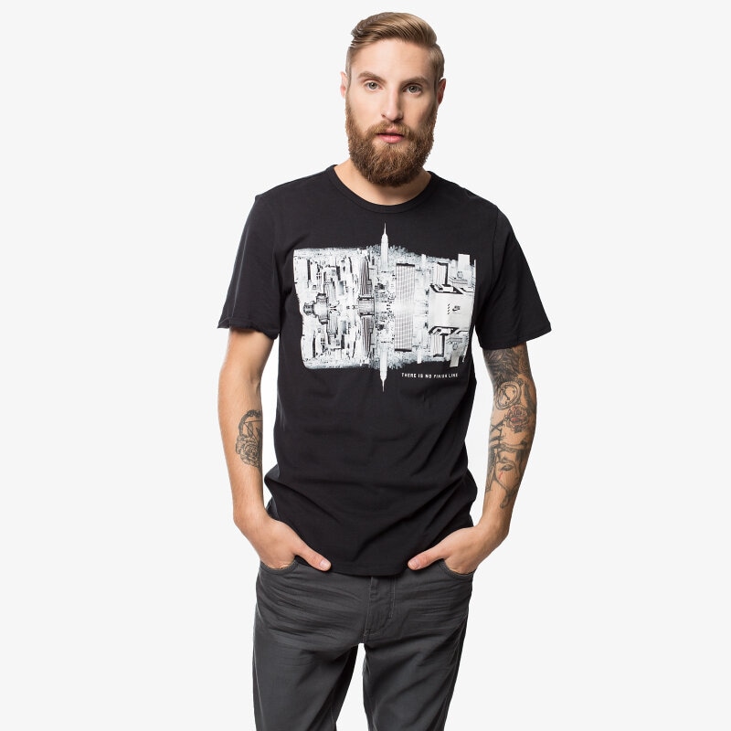 pánské tričko NIKE TRIČKO TEE-RU CITY 685567010 ČERNÁ