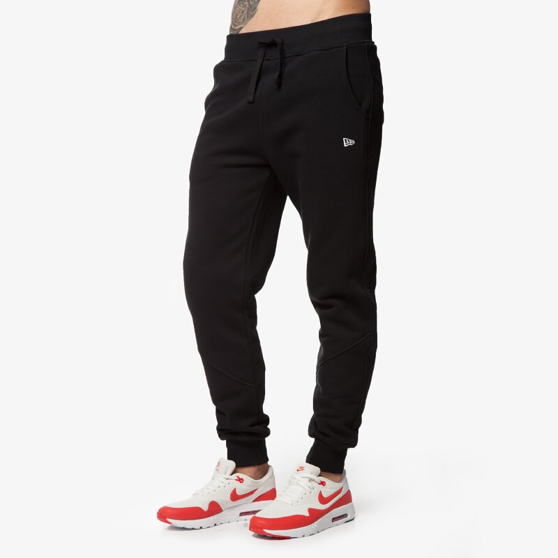 pánské kalhoty NEW ERA KALHOTY  TRACK PANT 11159217 ČERNÁ