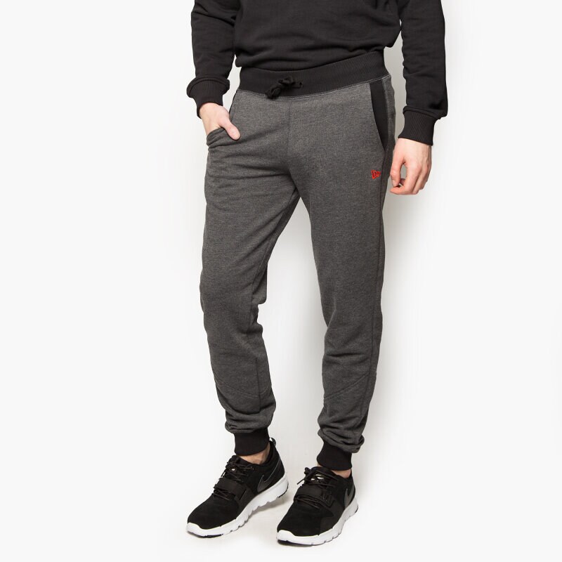 pánské kalhoty NEW ERA KALHOTY  ESS TRACK PANT 11208423 ŠEDÁ