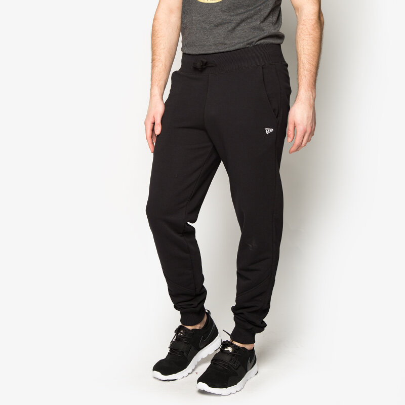 pánské kalhoty NEW ERA KALHOTY  ESS TRACK PANT 11208424 ČERNÁ