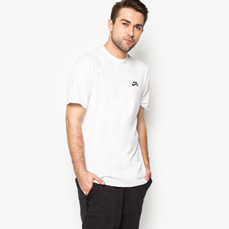 pánské tričko NIKE TRIČKO SB SKYLINE DFC GRAPHIC SS CREW 745252100 BÍLÁ